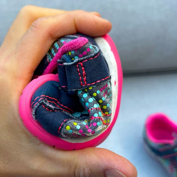 Super Adorable Stride Rite Everyday Sneakers - Picture 6 of 10